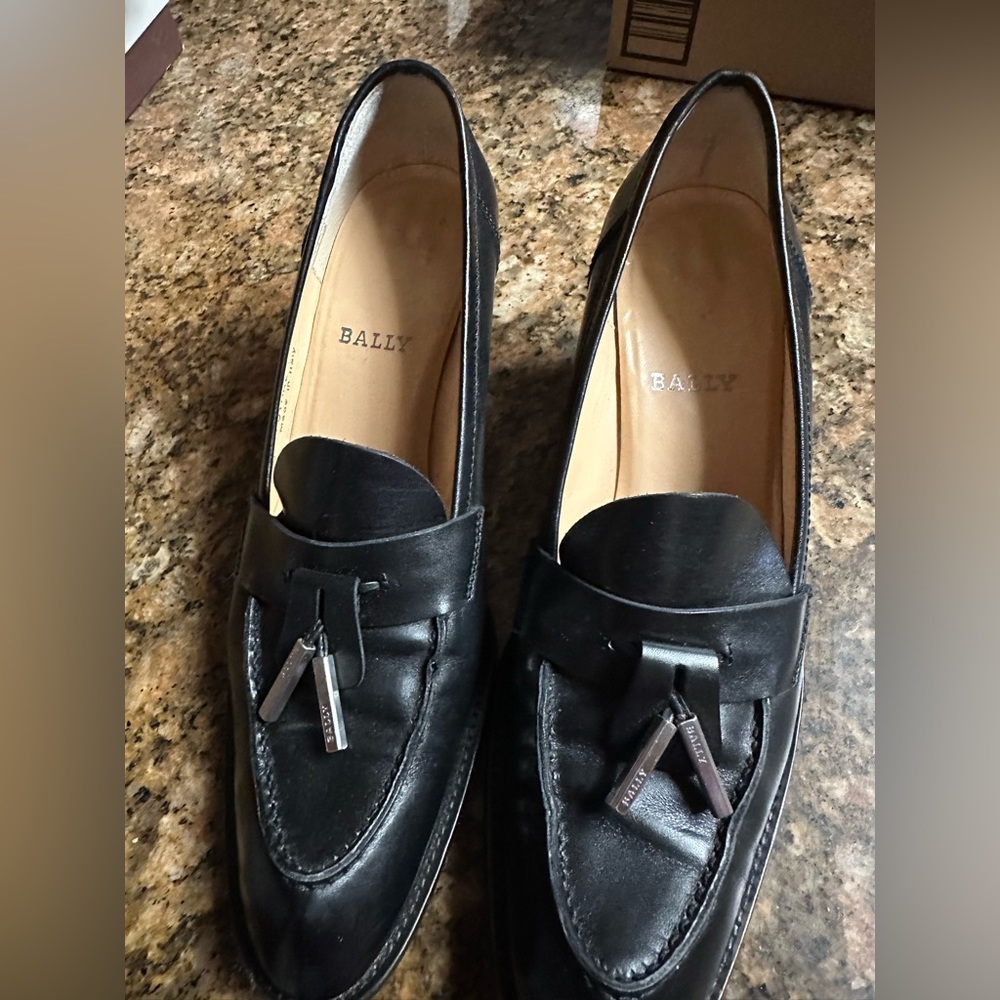 Vintage Bally heeled loafers 7.5W